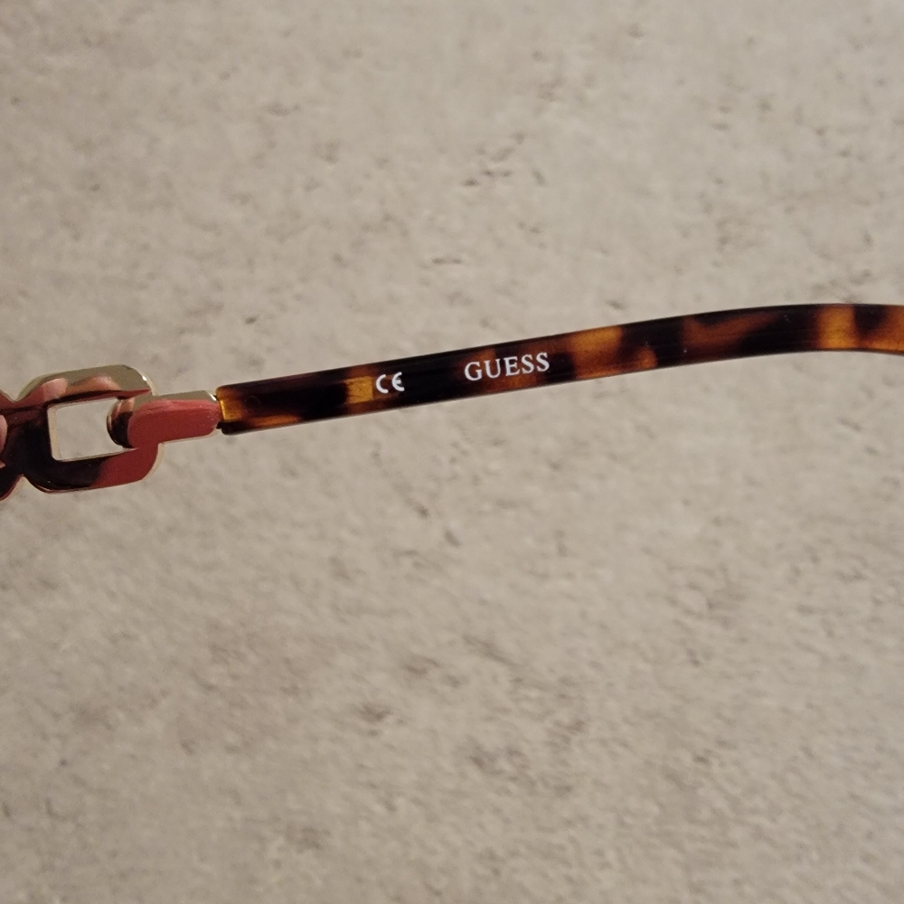 Guess Sunglasses with Case - Picture 9 of 15